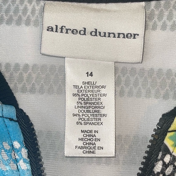 Alfred Dunner perforated print, Floral bomber style lightweight jacket Sz 14 GUC - Picture 7 of 9